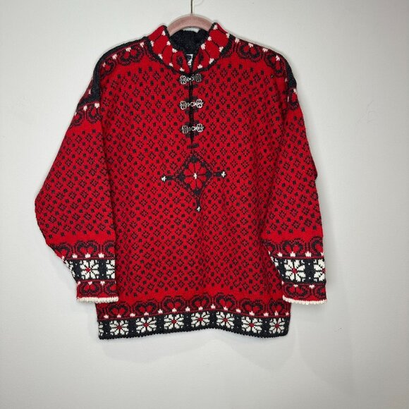 DALE of NORWAY Men's Haukeli Pure Wool Sweater Size Large Red Pewter Clasp - Picture 1 of 11